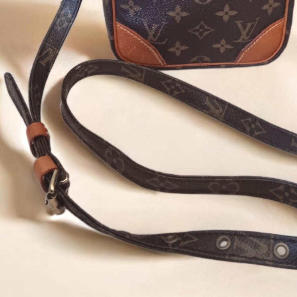 Louis Vuitton ✨️Danube PM Monogram Crossbody Bag UNISEX - Picture 13 of 17
